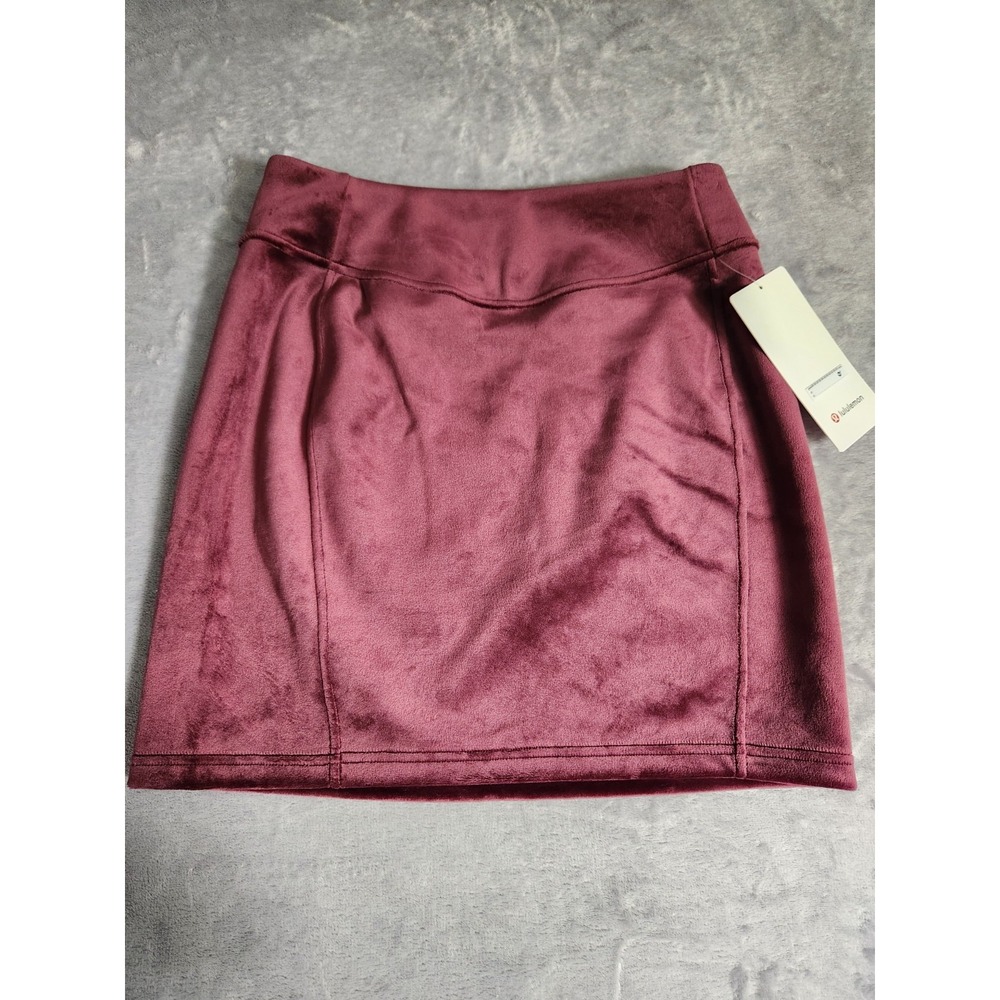 New $88 Lululemon Scuba HR High Rise Mini Skirt Velvet NWT S Small Garnet Garn